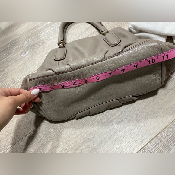 Marc by Marc Jacobs Solid Leather Shoulder Bag in Cement color, Very Good - Picture 11 of 12